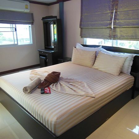 Boomerang Guesthouse And Bar Pattaya Exterior foto