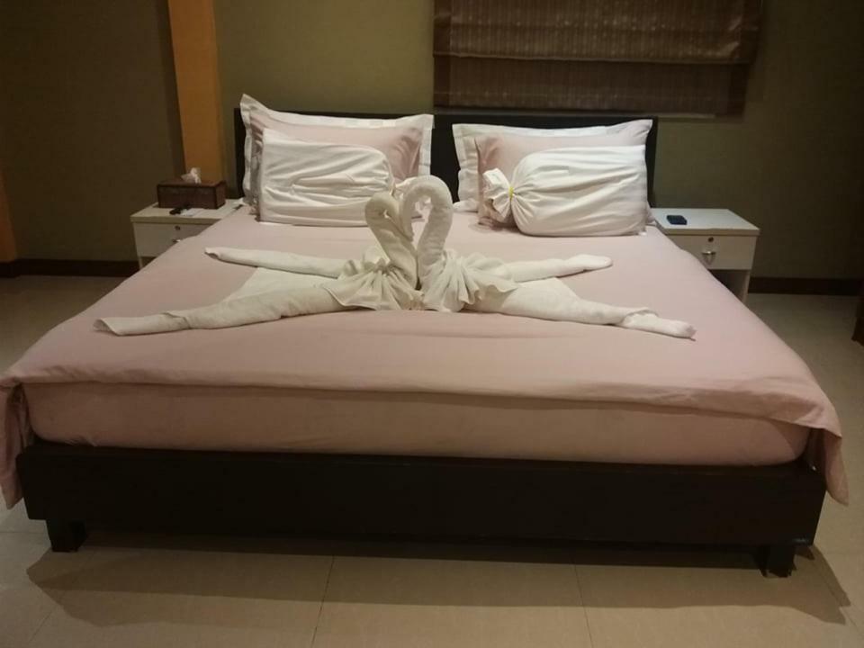 Boomerang Guesthouse And Bar Pattaya Exterior foto