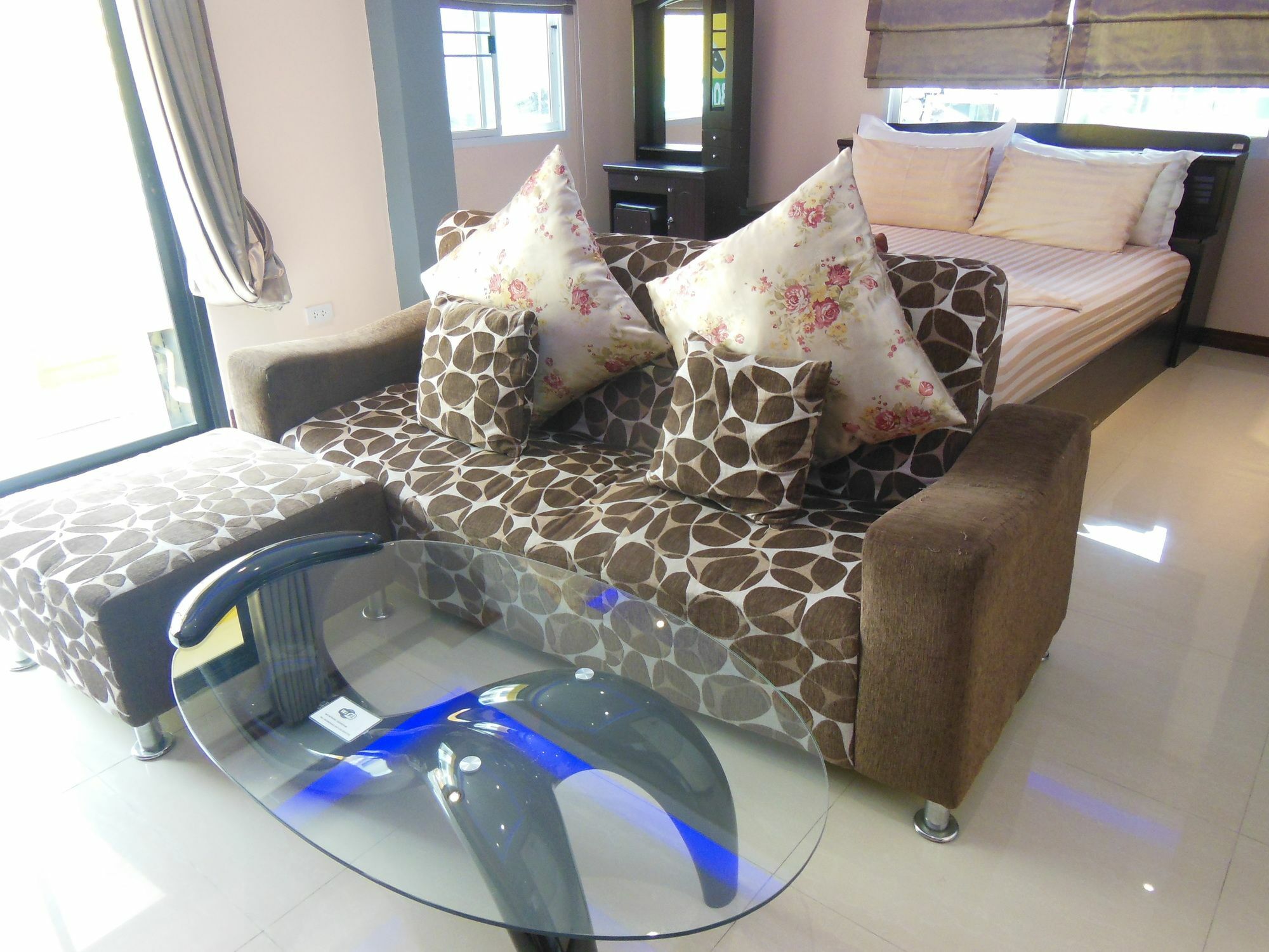 Boomerang Guesthouse And Bar Pattaya Exterior foto