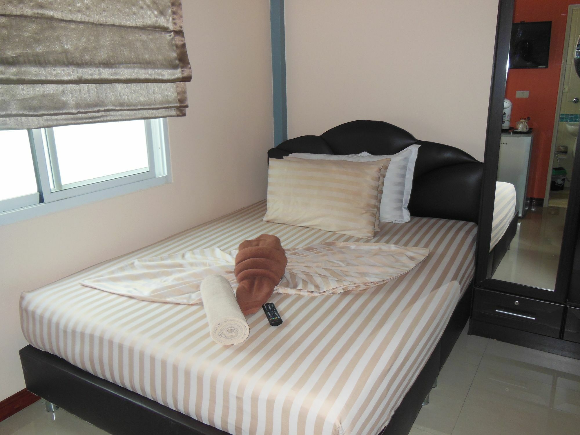 Boomerang Guesthouse And Bar Pattaya Exterior foto