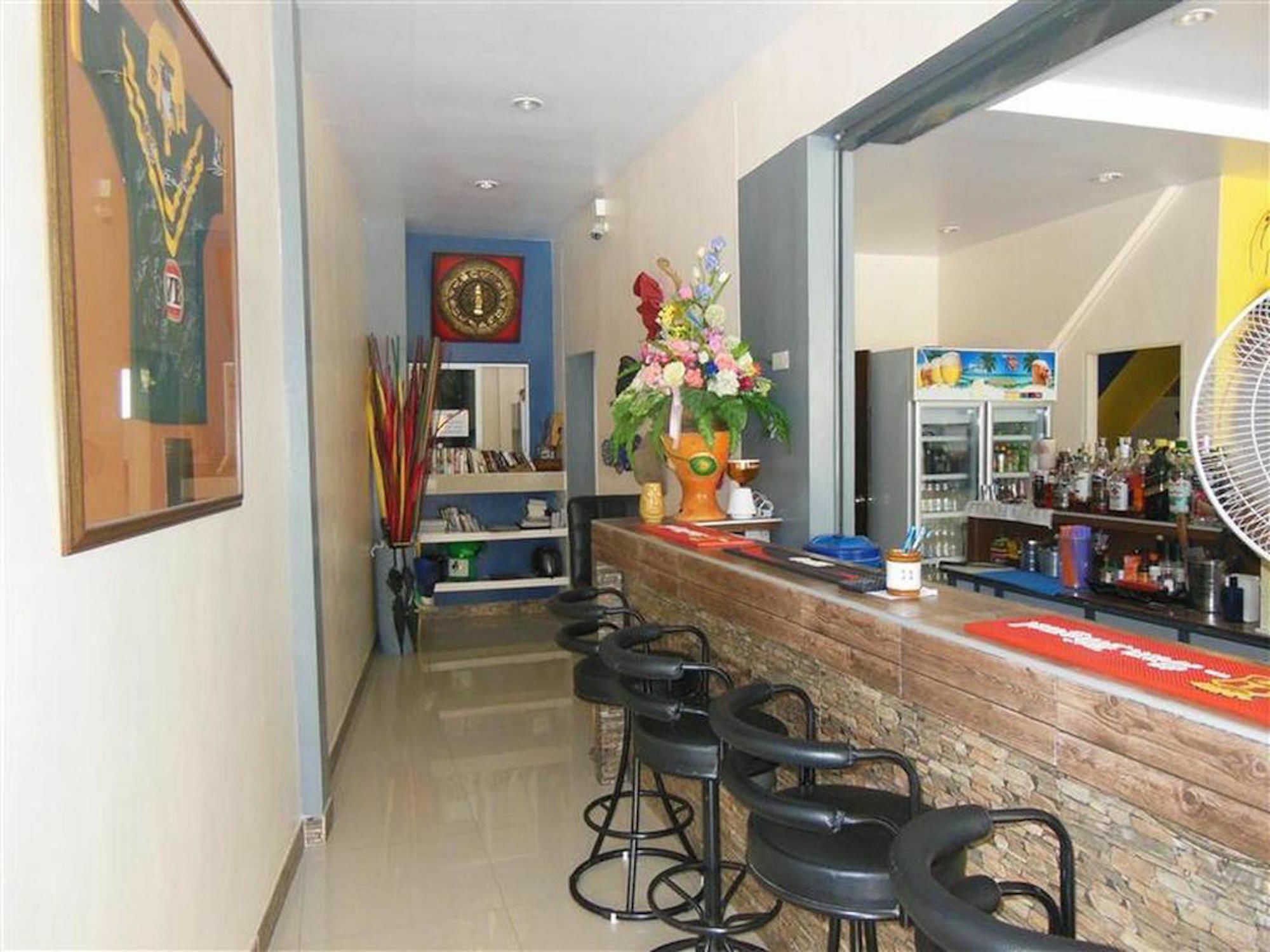Boomerang Guesthouse And Bar Pattaya Exterior foto